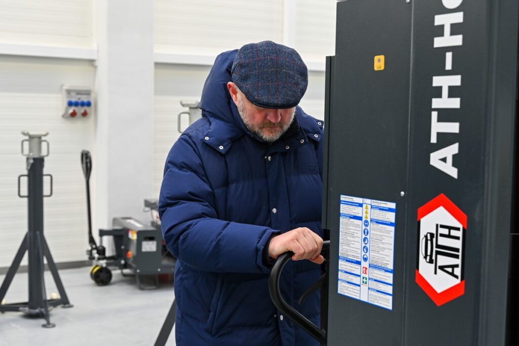 Odbiór nowoczesnych autobusów przez marszałka Piotra Całbeckiego we Włocławku, fot. Dawid Tłuchowski