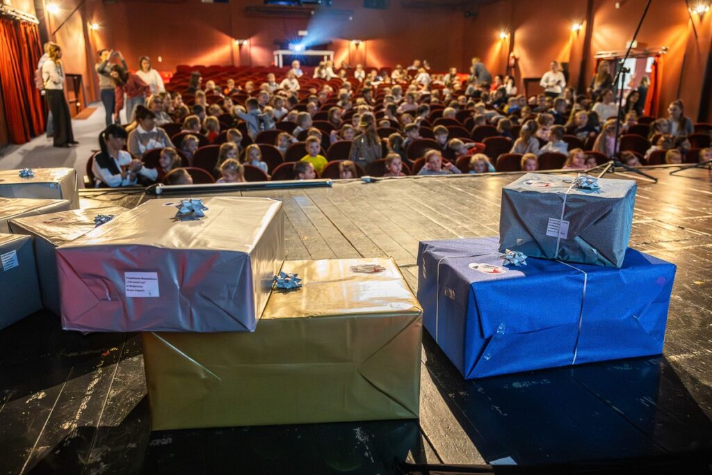 Wręczenie nagród w konkursie Zęby jak malowane 2025 fot. Szymon Zdziebło dla UMWKP