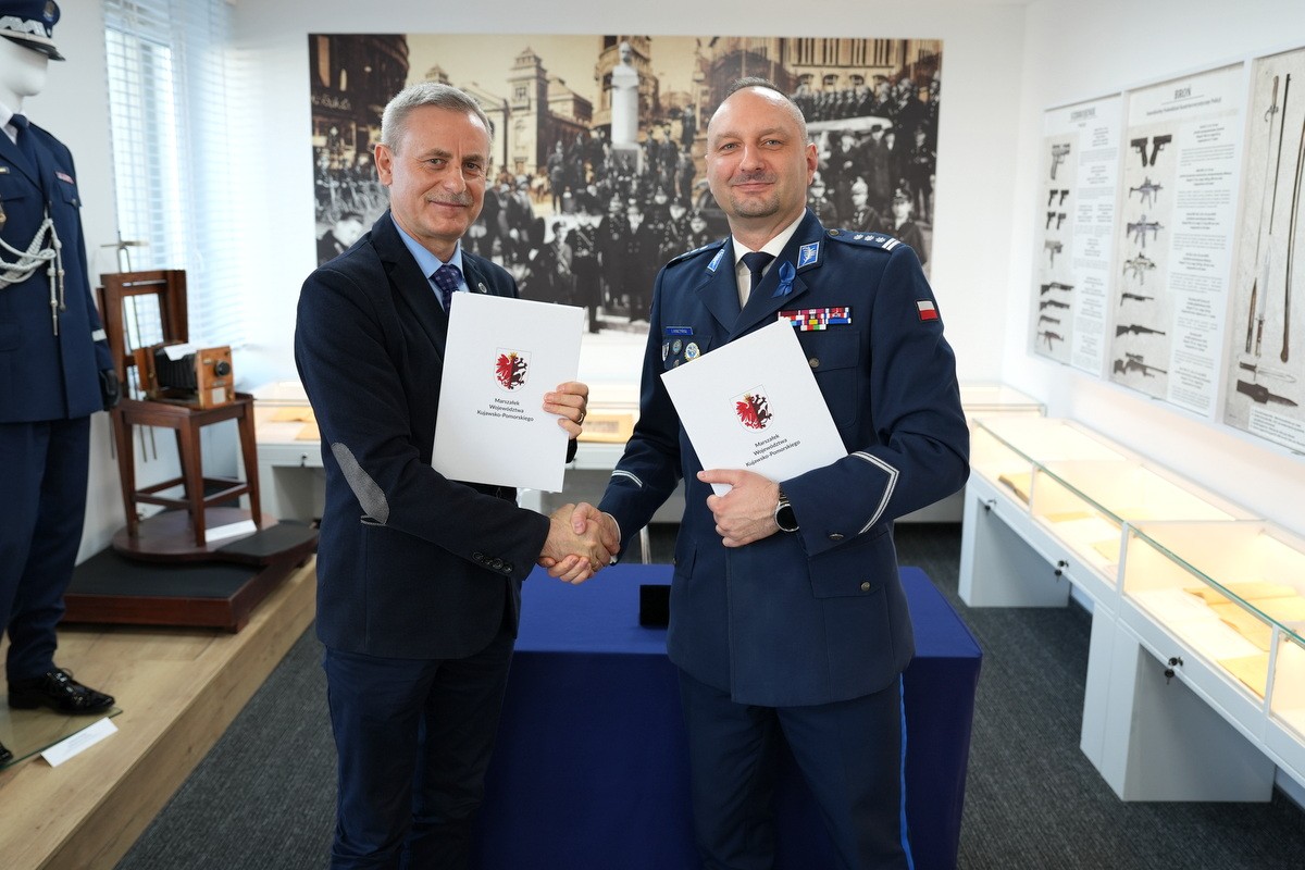 Wsparcie na bezpieczeństwo, podpisanie porozumienia, fot. Komenda Wojewódzka Policji w Bydgoszczy