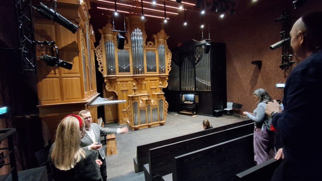 Wizyta studyjna w kampusie Akademii Muzycznej w Bydgoszczy, sala organowa