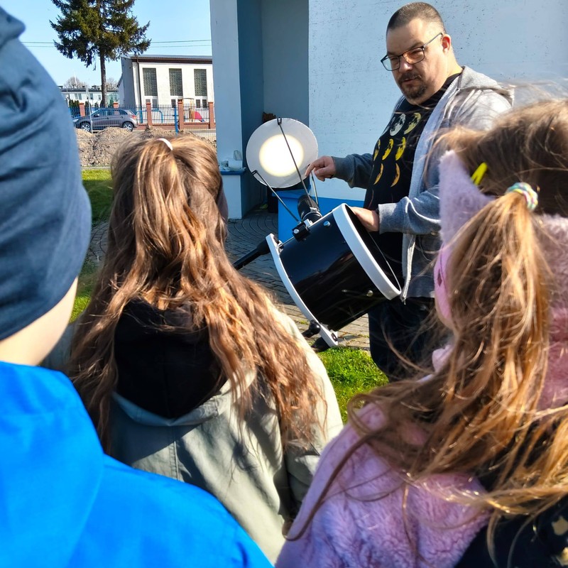 Uczestnicy projektu „Ciemne Niebo w Astrobazie”, uczniowie Szkoły Podstawowej w Dyblinie, fot. Justyna Nowak