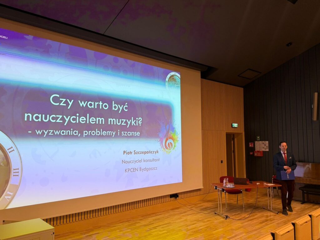 Piotr Szczepańczyk w czasie prelekcji