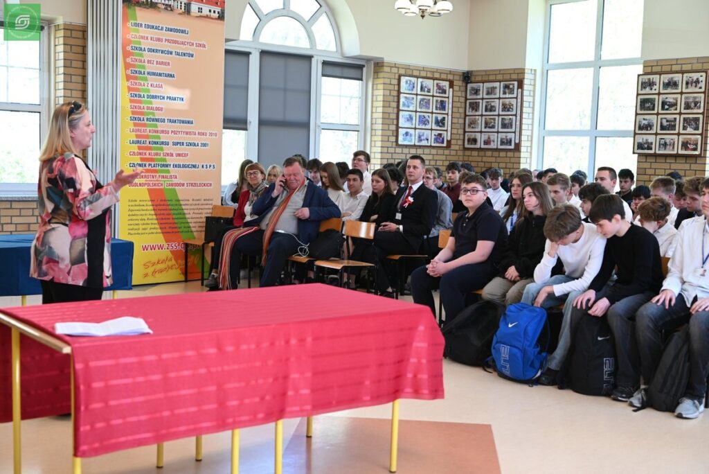 Uczestnicy debaty "Oceńmy historię: Zakon Krzyżacki w Polsce", fot. Zespół Szkół Samochodowych im. Tadeusza Kościuszki we Włocławku
