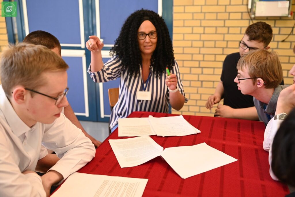 Uczestnicy debaty "Oceńmy historię: Zakon Krzyżacki w Polsce", fot. Zespół Szkół Samochodowych im. Tadeusza Kościuszki we Włocławku