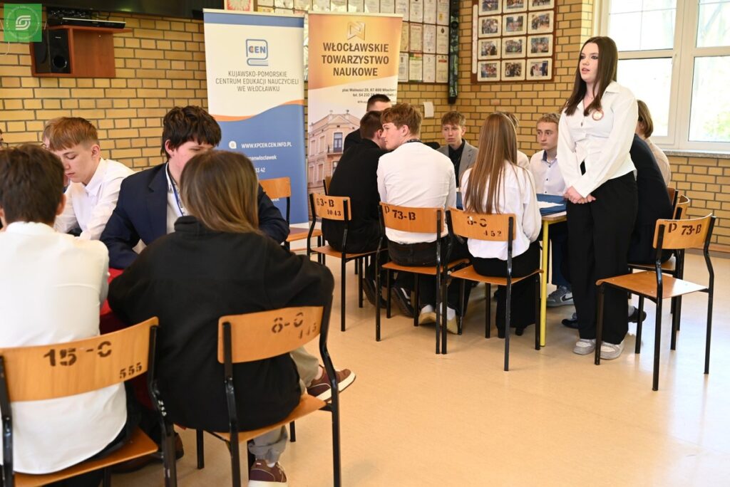 Uczestnicy debaty "Oceńmy historię: Zakon Krzyżacki w Polsce", fot. Zespół Szkół Samochodowych im. Tadeusza Kościuszki we Włocławku