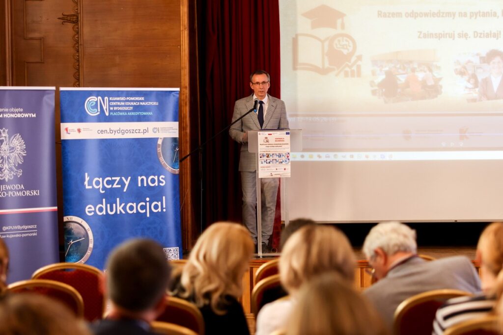 Otwarcie konferencji przez Roberta Preusa, dyrektora KPCEN w Bydgoszczy