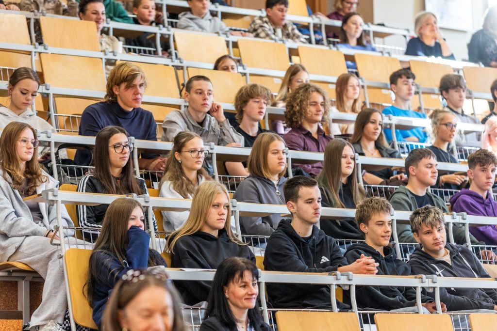 Uczestnicy forum w auli Wydziału Nauk Historycznych Uniwersytetu Mikołaja Kopernika w Toruniu