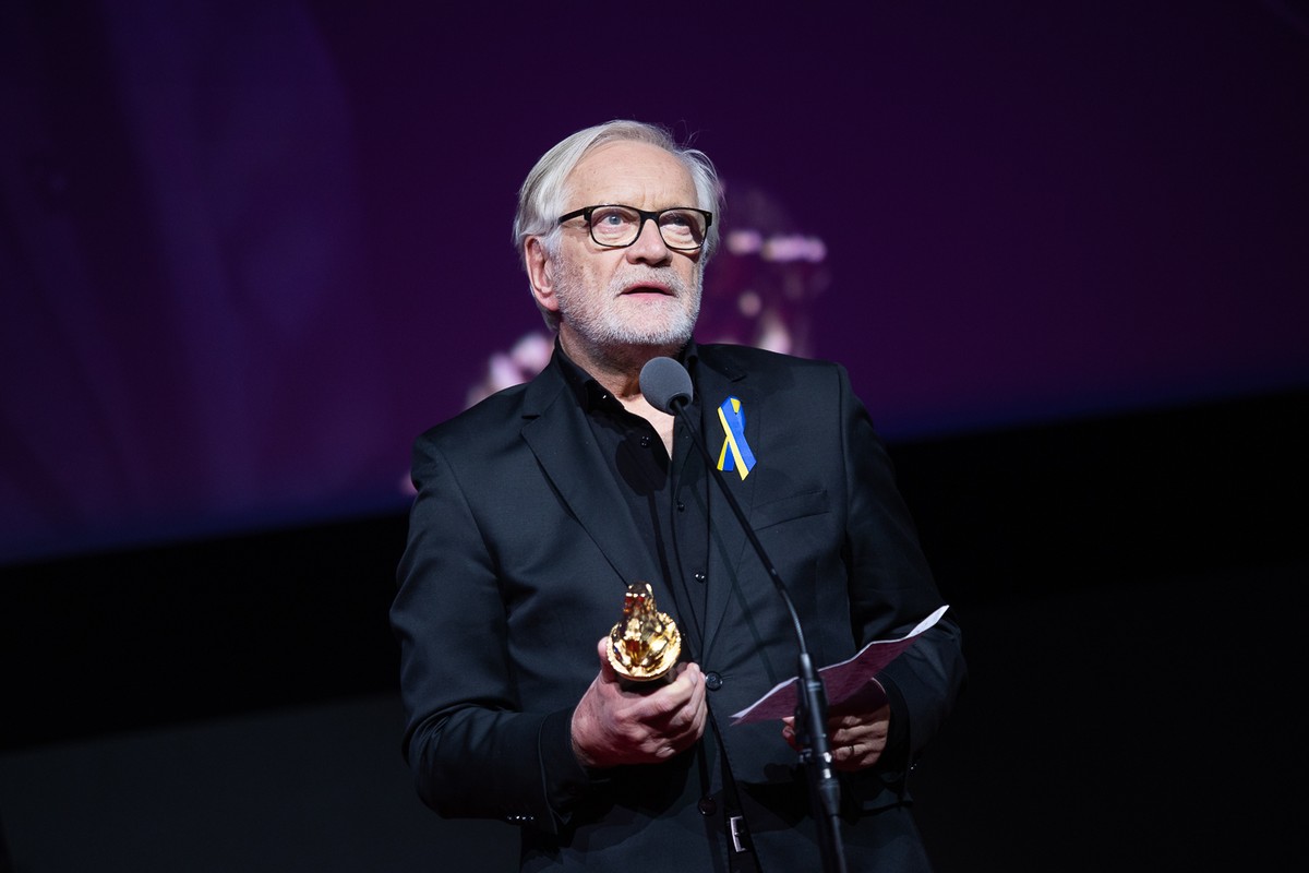 Andrzej Seweryn z nagrodą „za wybitne osiągnięcia w sztuce aktorskiej” na Camerimage 2022 w Toruniu, fot. Mikołaj Kuras dla UMWKP