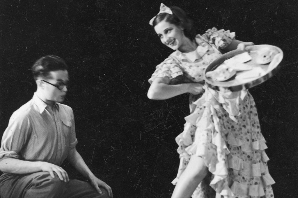Helena Grossówna na scenie teatralnej, fot. Narodowe Archiwum Cyfrowe