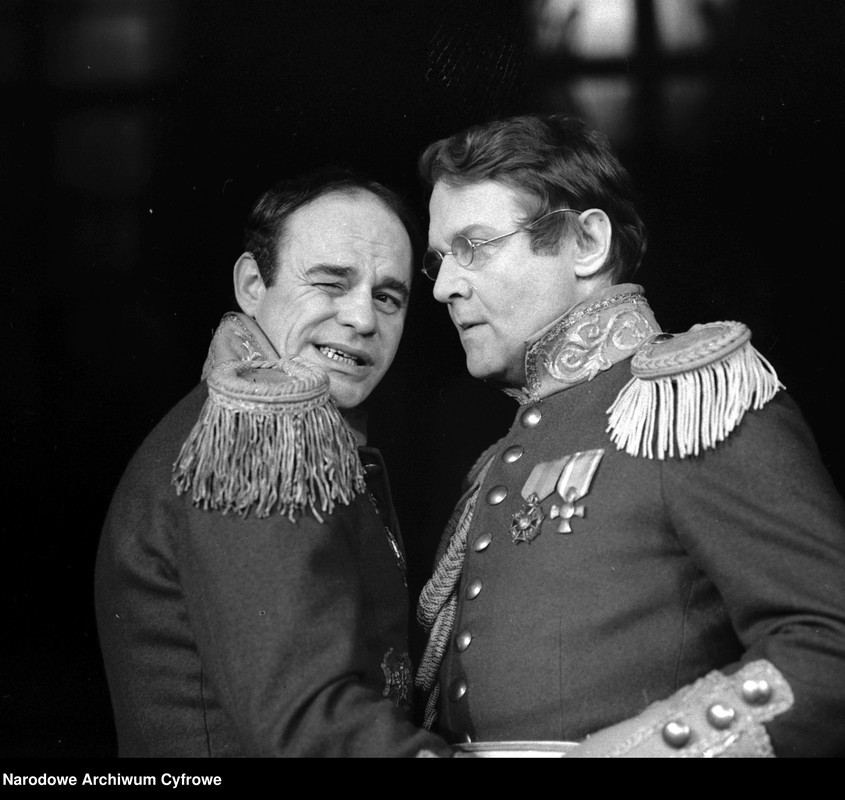 Roman Wilhelmi i Leonard Pietraszak w sztuce „Tryptyk listopadowy", Teatr Ateneum, Narodowe Archiwum Cyfrowe