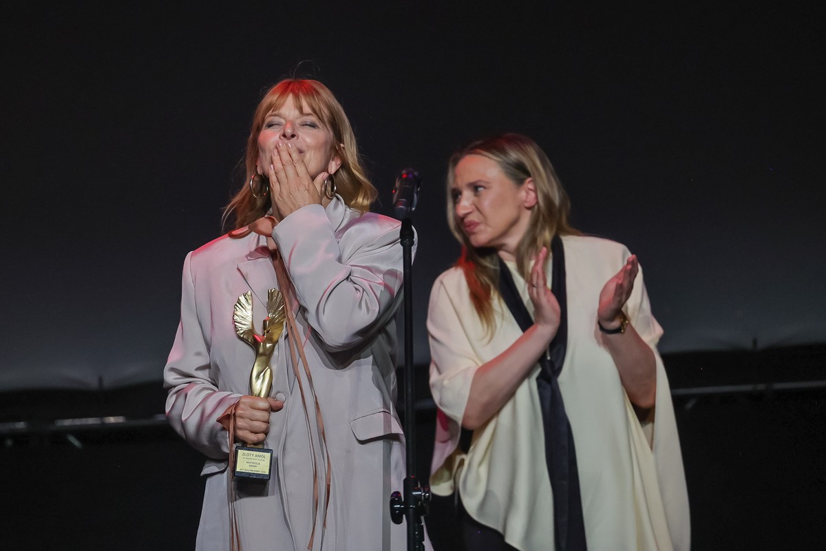Nastassja Kinski (z lewej) i dyrektorka Tofifest Kafka Jaworska, gala zamknięcia festiwalu, fot. Mikołaj Kuras dla UMWKP