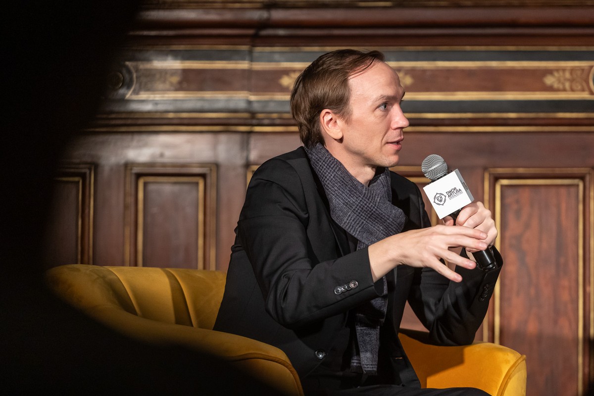 Spotkanie z Janem Komasą w Dworze Artusa w Toruniu, fot. Szymon Zdziebło/tarantoga.pl dla UMWKP