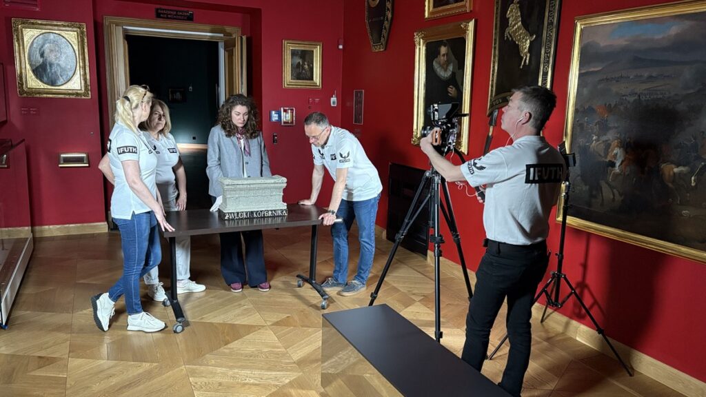 Ekipa filmowa IFUTH w Muzeum Czartoryskich i Bibliotece Jagiellońskiej w Krakowie, fot. Instytut Filmowy Unisławskiego Towarzystwa Filmowego