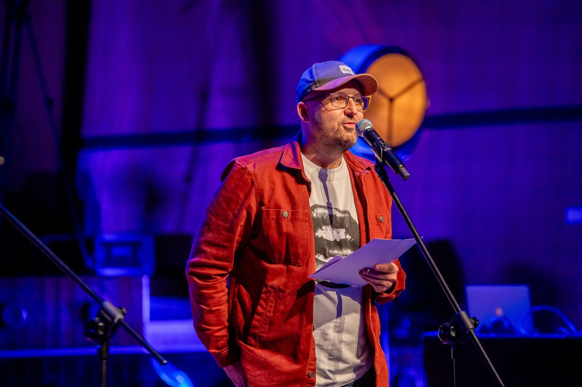 Krzysztof Nowicki na gali zakończenia festiwalu „Młodzi i film”, fot. Tomasz Majewski (materiały organizatora)