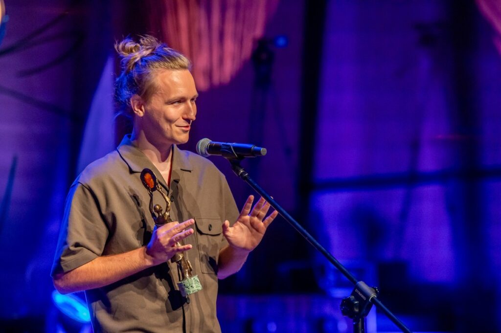 Stanisław Cuske na gali zakończenia festiwalu „Młodzi i film”, fot. Tomasz Majewski (materiały organizatora)