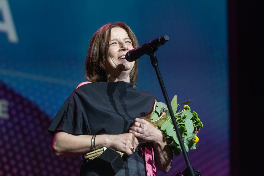 Agata Kulesza ze Złotym Aniołem za niepokorność twórczą, fot. Mikołaj Kuras dla UMWKP