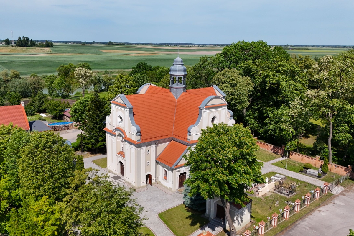 Kościół p.w. św. Marii Magdaleny i św. Wojciecha w Lisewie Kościelnym, fot. Ks. Grzegorz Makowski