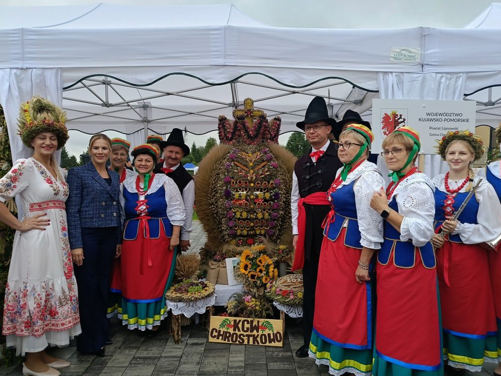 Dożynki Prezydenckie w Tryńczy, wyk. Beata Darowska