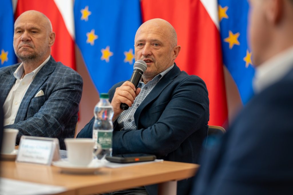 Od lewej p. Roman Rogalski, Łukasz Gliński podczas posiedzenia plenarnego K-P WRDS 15.09.2026, fot. Kujawsko-Pomorski Urząd Wojewódzki
