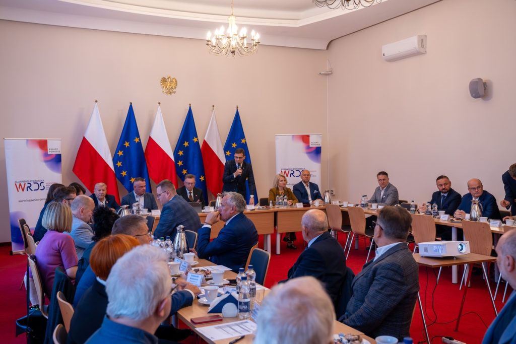 Uczestnicy posiedzenia plenarnego K-P WRDS w dniu 13.10.2026 r.