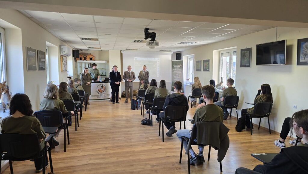 Powitanie drużyn oraz zaproszonych gości podczas etapu wojewódzkiego konkursu „Poznajemy Parki Krajobrazowe Polski”, fot. Emilia Gołąb