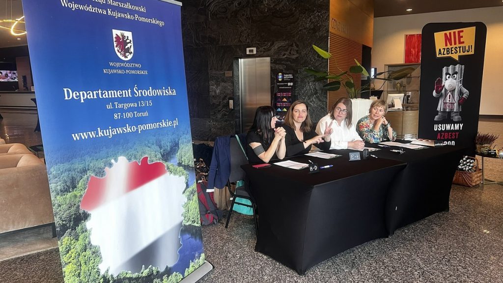 Zdjęcia z konferencji USUWAMY AZBEST SPOD STRZECHY, która odbyła się w Hotelu Copernicus Toruń w dniu 30 września br., fot. Departament Środowiska