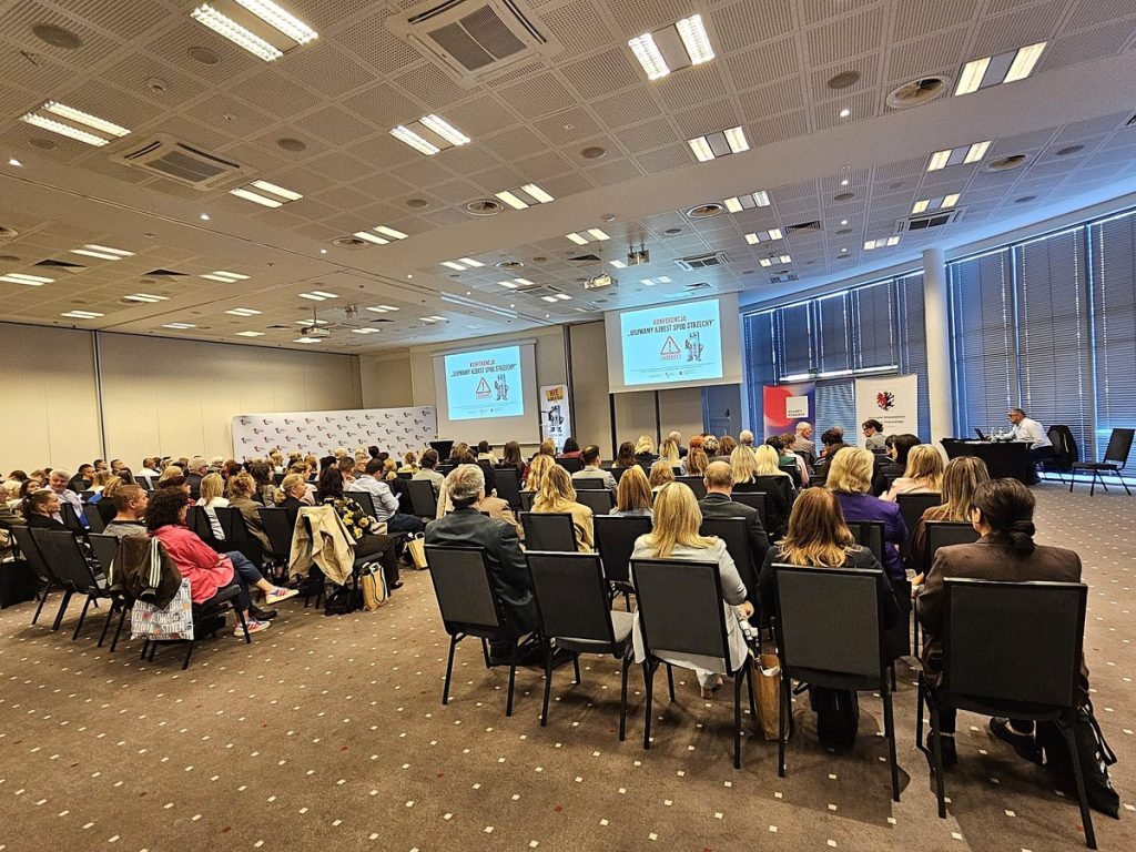 Zdjęcia z konferencji USUWAMY AZBEST SPOD STRZECHY, która odbyła się w Hotelu Copernicus Toruń w dniu 30 września br., fot. Departament Środowiska