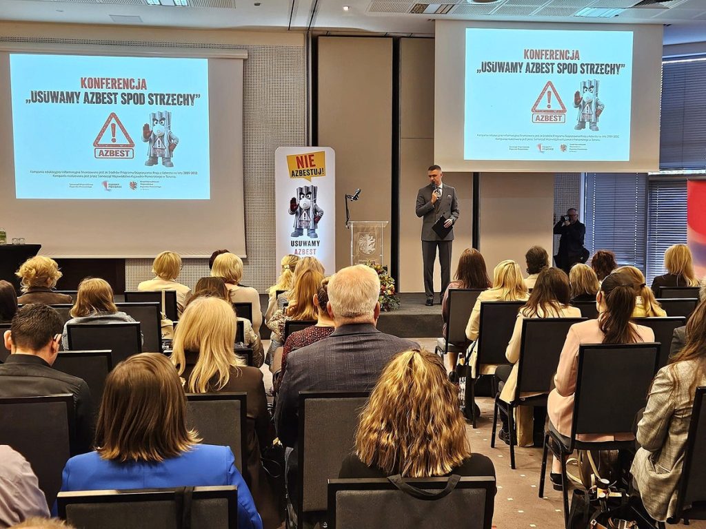Zdjęcia z konferencji USUWAMY AZBEST SPOD STRZECHY, która odbyła się w Hotelu Copernicus Toruń w dniu 30 września br., fot. Departament Środowiska