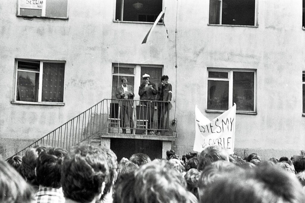 Rally of the Independent Students’ Association (NZS) at Nicolaus Copernicus University in 1988, photo by Marek Gawrych