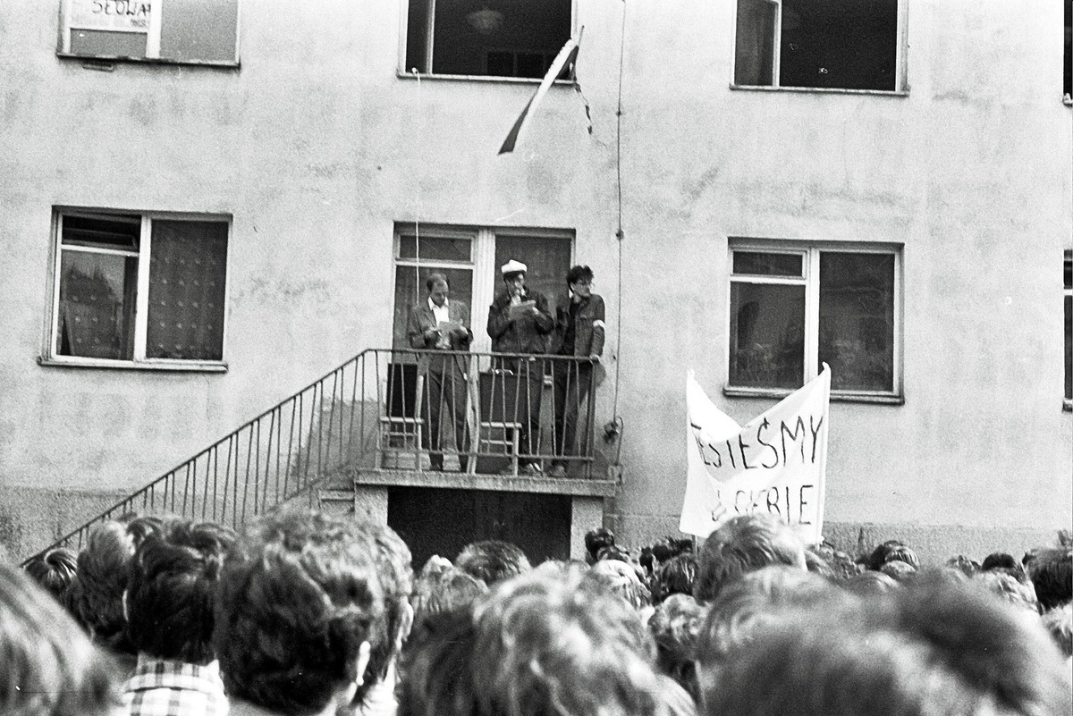 Rally of the Independent Students’ Association (NZS) at Nicolaus Copernicus University in 1988, photo by Marek Gawrych