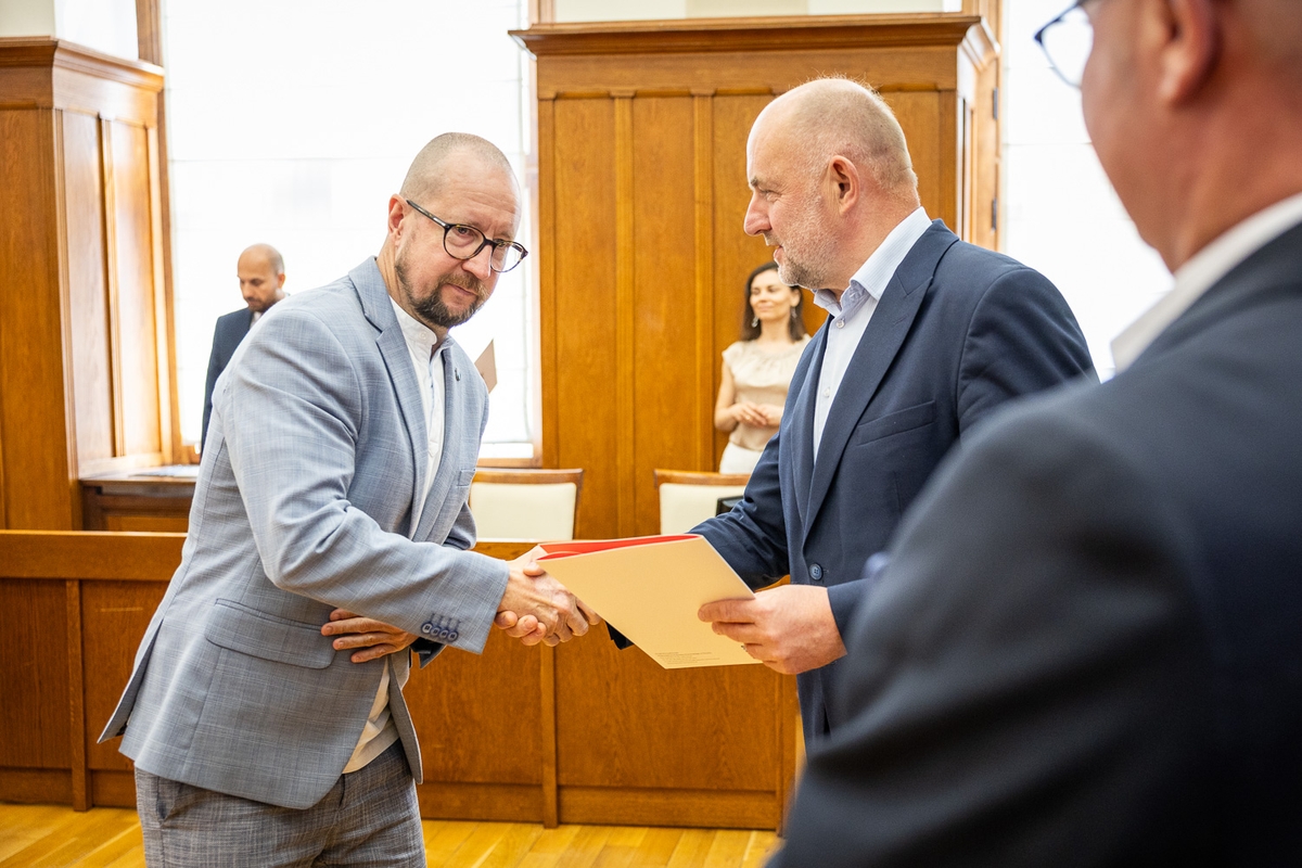 Uroczystość wręczenia umów o finansowanie projektów, czerwiec 2026, fot. Szymon Zdziebło/tarantoga dla UMWKP