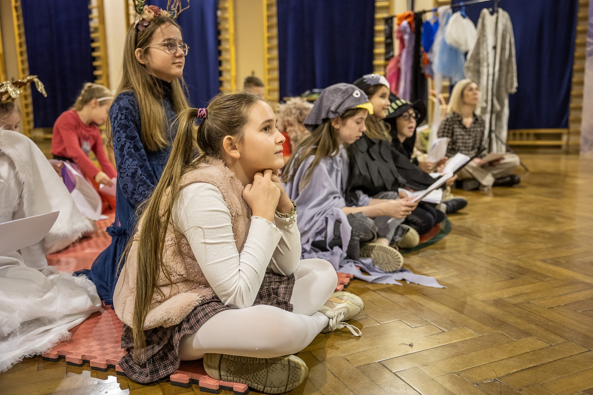 Warsztaty teatralne w klubie młodzieżowym w Dobrzyniu nad Wisłą (powiat lipnowski). Fot. Szymon Zdziebło tarantoga.pl dla UMWKP