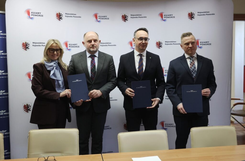 Podpisanie paktu kolejowego, fot. Mikołaj Kuras dla UMWKP