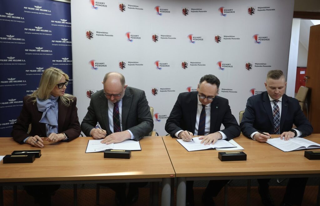 Podpisanie paktu kolejowego, fot. Mikołaj Kuras dla UMWKP