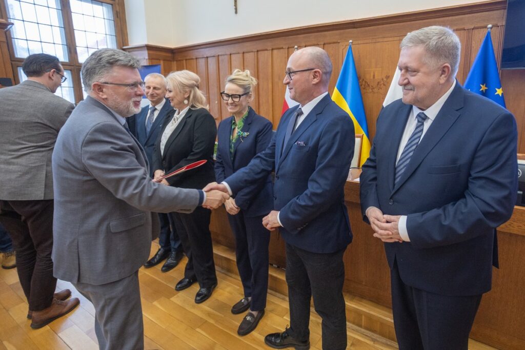 Wręczenie umów FEdKP, fot. Mikołaj Kuras dla UMWKP