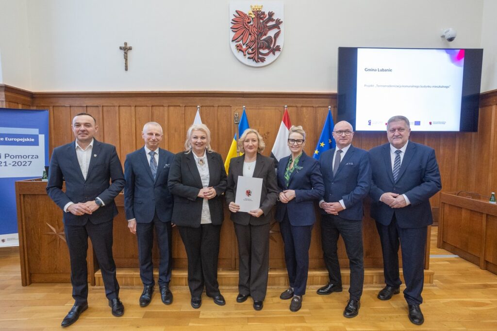 Wręczenie umów FEdKP, fot. Mikołaj Kuras dla UMWKP