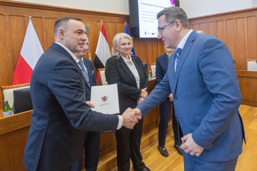 Wręczenie umów FEdKP, fot. Mikołaj Kuras dla UMWKP