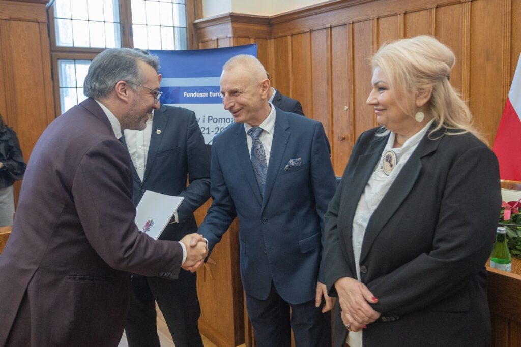 Wręczenie umów FEdKP, fot. Mikołaj Kuras dla UMWKP