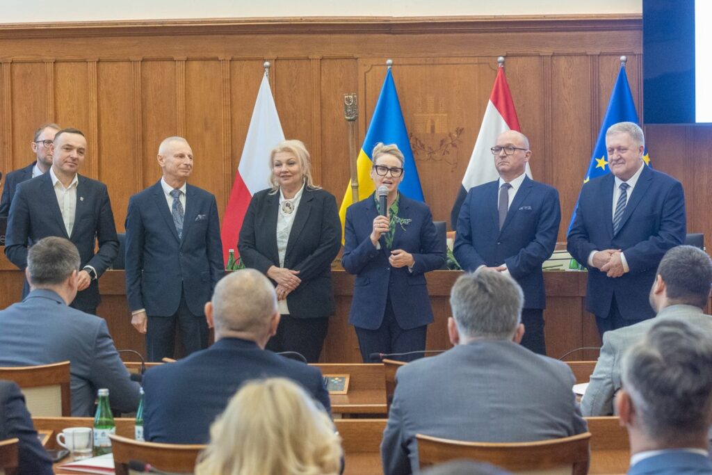 Wręczenie umów FEdKP, fot. Mikołaj Kuras dla UMWKP