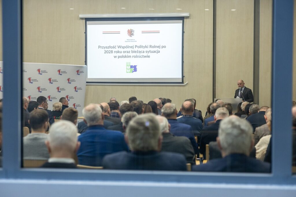 Debata nt. przyszłości polskiego rolnictwa, fot. Szymon Zdziebło/tarantoga.pl dla UMWKP