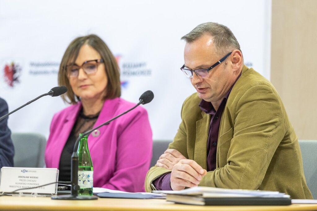 Konferencja zarządu województwa w sprawie budżetu 2026, fot. Szymon Zdziebło/tarantpoga.pl dla UMWKP