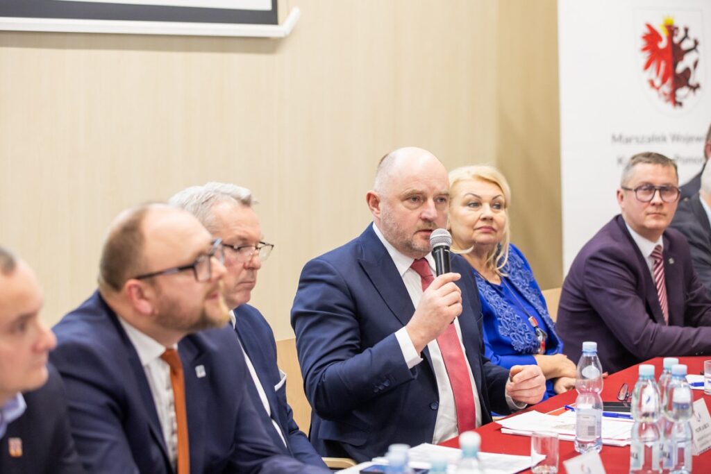 Konferencja ws. budowy drogi S15, fot. Andrzej Goiński/UMWKP