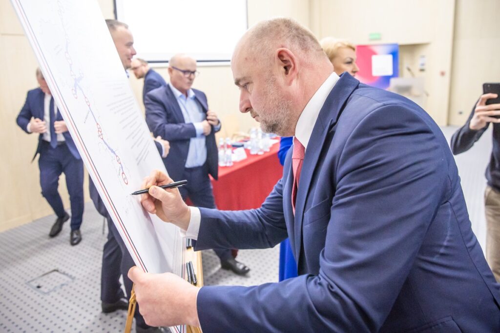 Konferencja ws. budowy drogi S15, fot. Andrzej Goiński/UMWKP