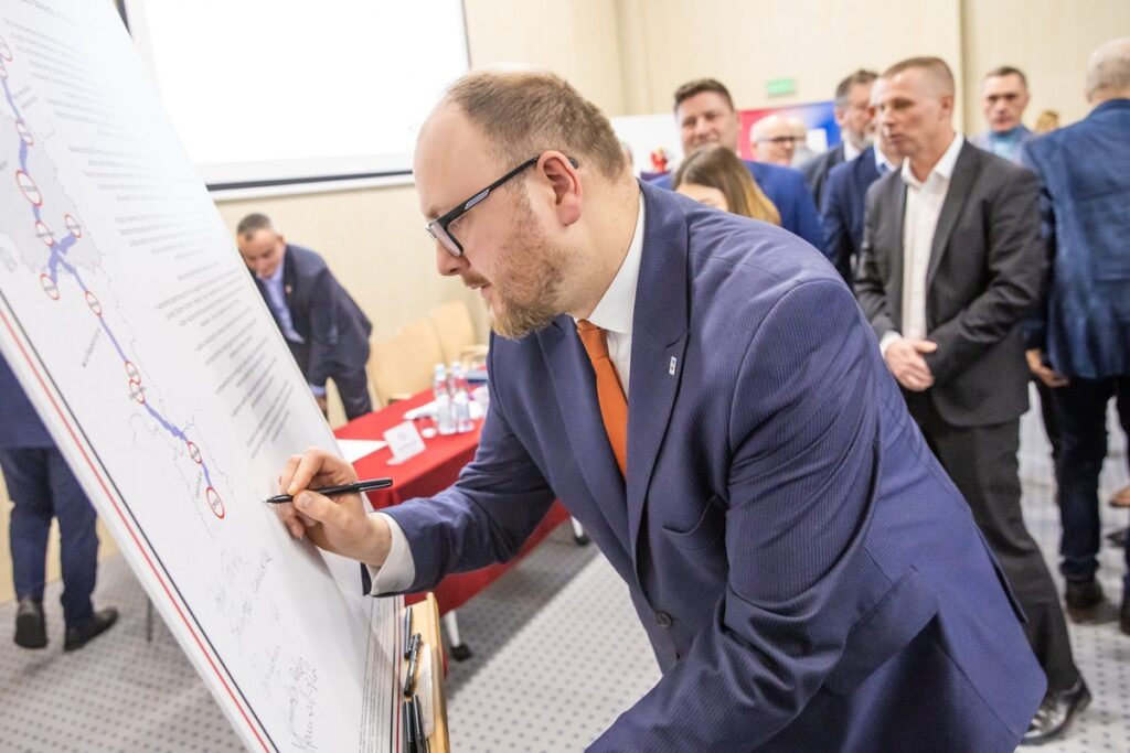Konferencja ws. budowy drogi S15, fot. Andrzej Goiński/UMWKP