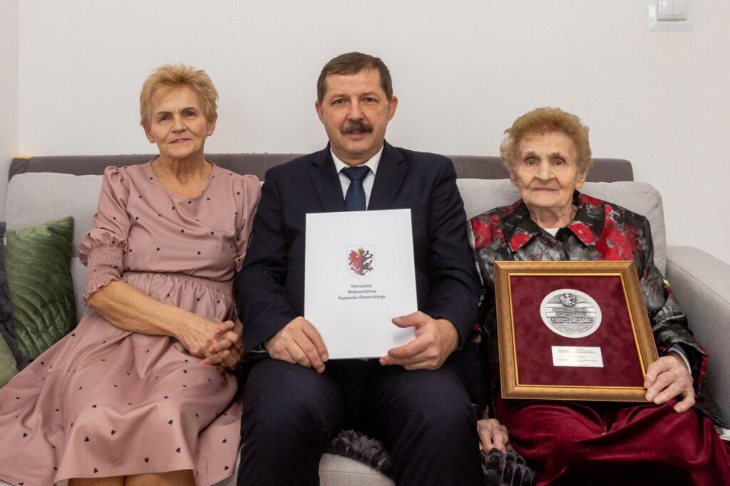Wręczenie medalu Unitas Durat Irenie Skoniecznej, fot. Mikołaj Kuras dla UMWKP