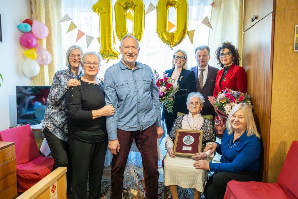 Wręczenie medalu Unitas Durat Zofii Gontarek, fot. Szymon Zdziebło/tarantoga.pl dla UMWKP