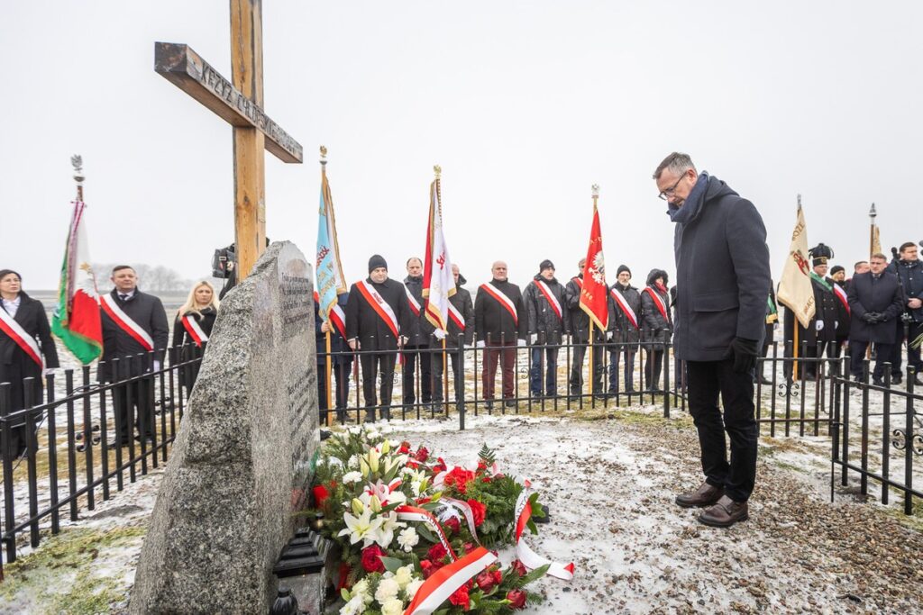 Commemoration of the 42nd anniversary of the death of Piotr Bartoszcze, photo by Szymon Zdziebło / tarantoga.pl for UMWKP