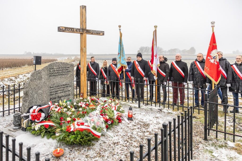 Commemoration of the 42nd anniversary of the death of Piotr Bartoszcze, photo by Szymon Zdziebło / tarantoga.pl for UMWKP