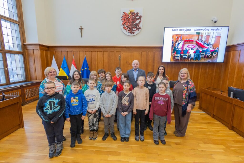 Spotkanie marszałka Piotra Całbeckiego z dziećmi z klubu młodzieżowego z Węgierska, fot. Mikołaj Kuras dla UMWKP