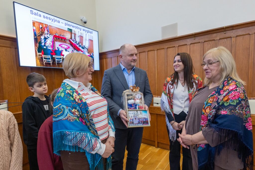 Spotkanie marszałka Piotra Całbeckiego z dziećmi z klubu młodzieżowego z Węgierska, fot. Mikołaj Kuras dla UMWKP
